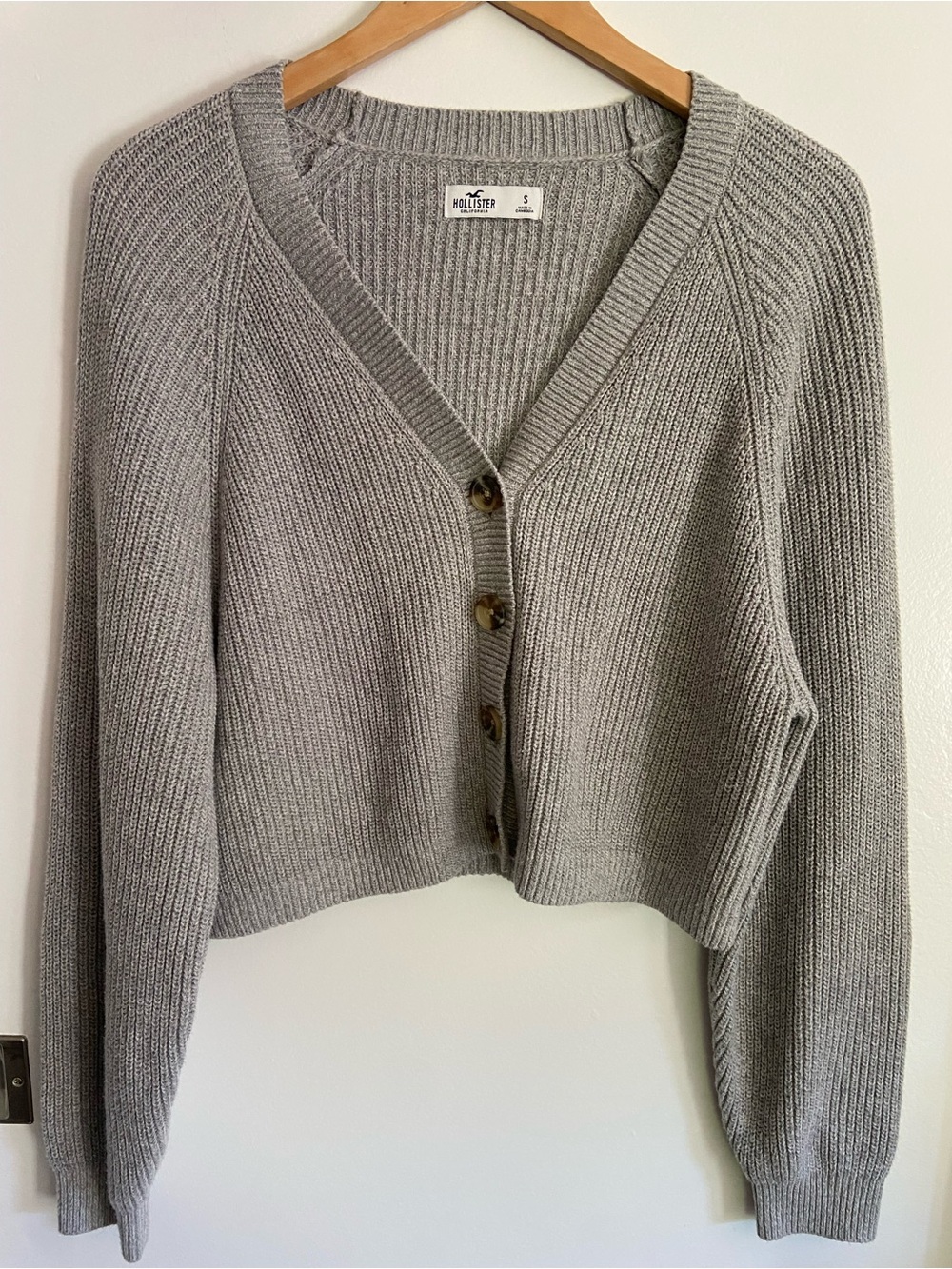Hollister Grey Ribbed Knit Cropped Cardigan Sweater V-Neck Button Woman’s Size S